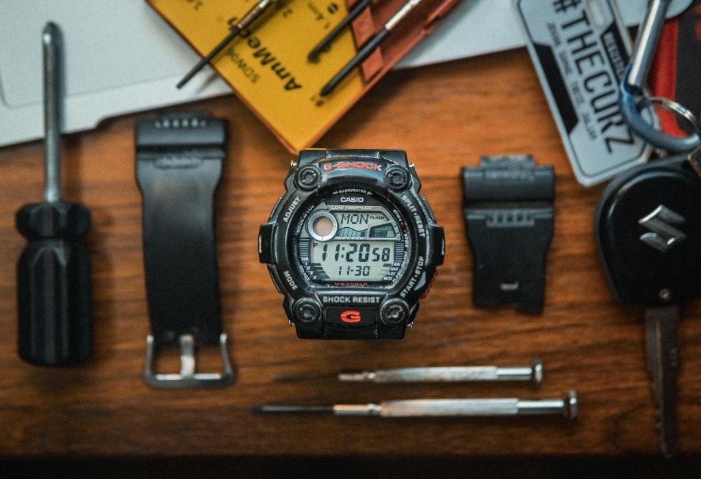 g shock casio with tools 